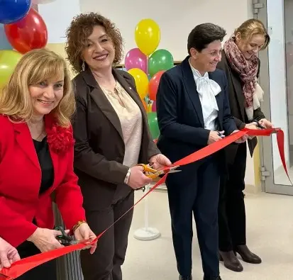 Dorota Marek podczas otwarcia- przecięcie wstęgi